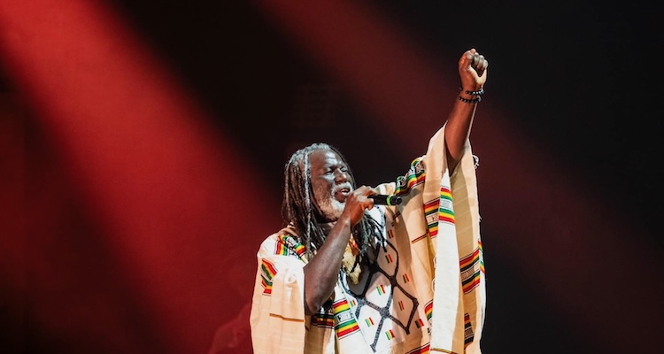 tiken-jah-cest-vrai-que-cela-fait-30-ans-que-je-chante-mais-jai-encore-des-choses-a-dire