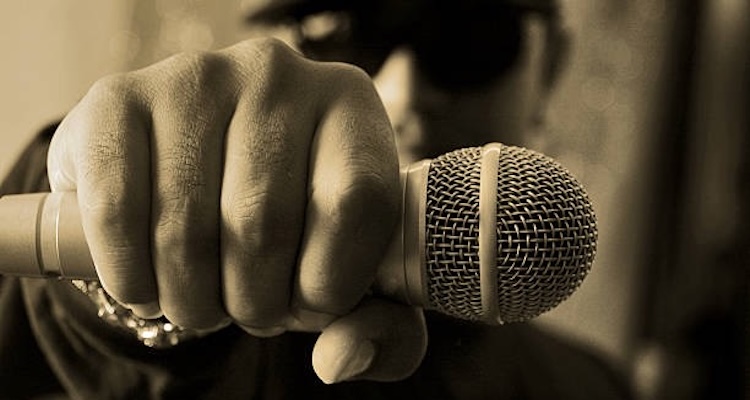 en-guinee-des-parents-insultes-sur-des-beats-rap-ce-nest-plus-un-clash-mais-des-betises