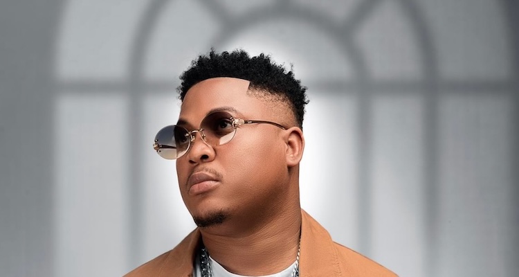 alifa-carriere-feutree-mais-a-fiere-allure